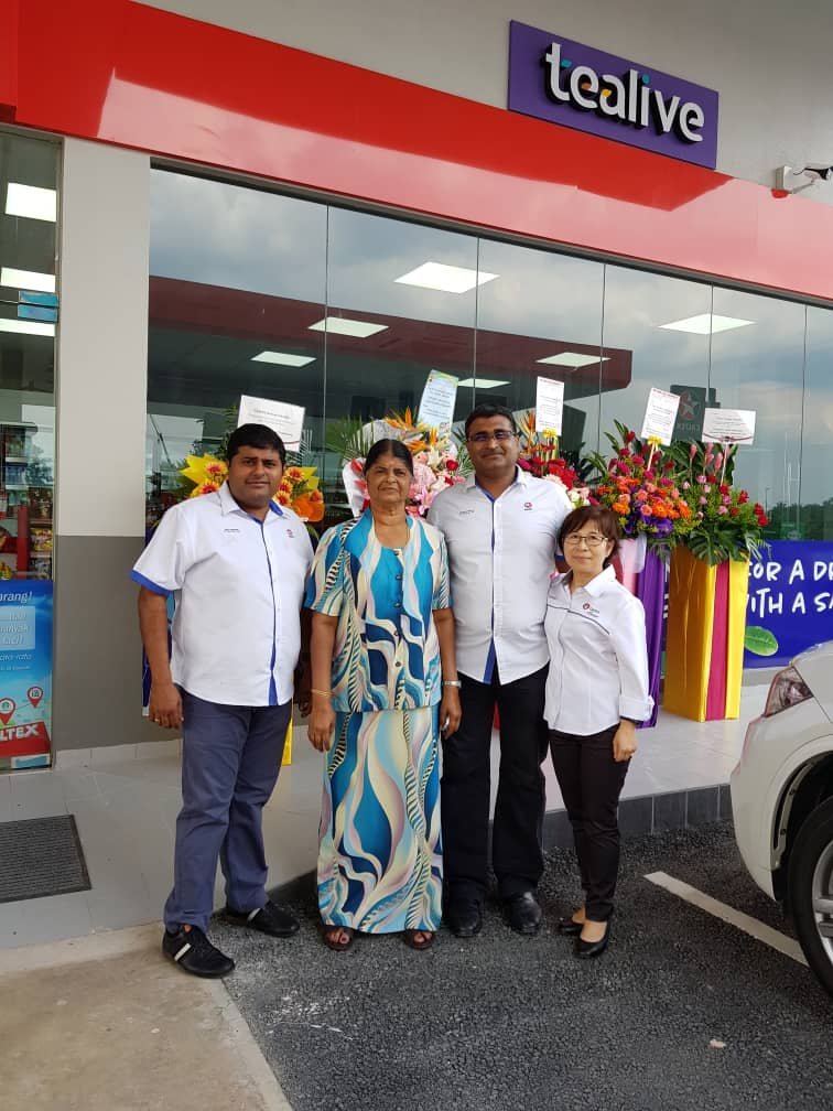 mr-maninadarajan-left-and-mr-manimaran-right-at-the-opening-of-caltex-sunway-iskandar-with-mrs-pavalayee-middle.jpg
