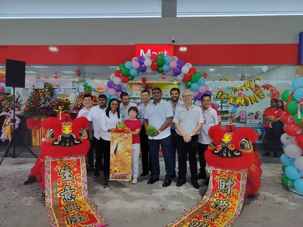 mr-maninadarajan-second-from-left-and-mr-manimaran-fourth-from-right-at-the-grand-opening-of-marquis-oil-caltex-educity.jpg